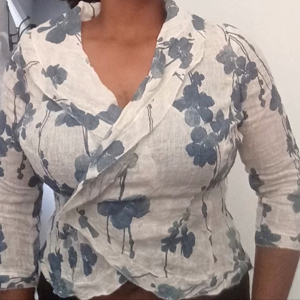 Brand NEW Beautiful JON floral print 100% linen blouse